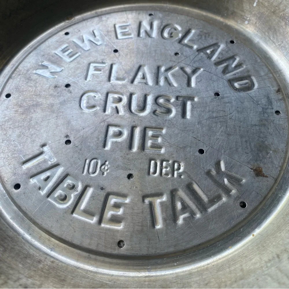 Vintage New England Flaky Crust Pie Tin EUC